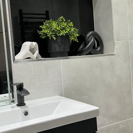 Appartamento Stylish Flat In London Harold Wood Esterno foto